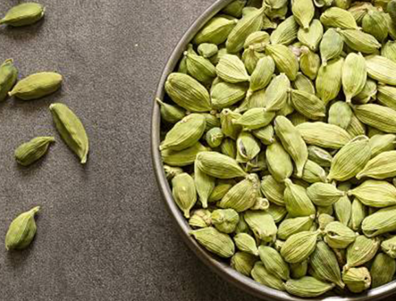 Pure, organic elaichi nurtured with eco-friendly practices—preserving nature while bringing you aromatic richness.